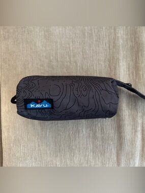 Kavu Gray Small Zip Bag Topographic